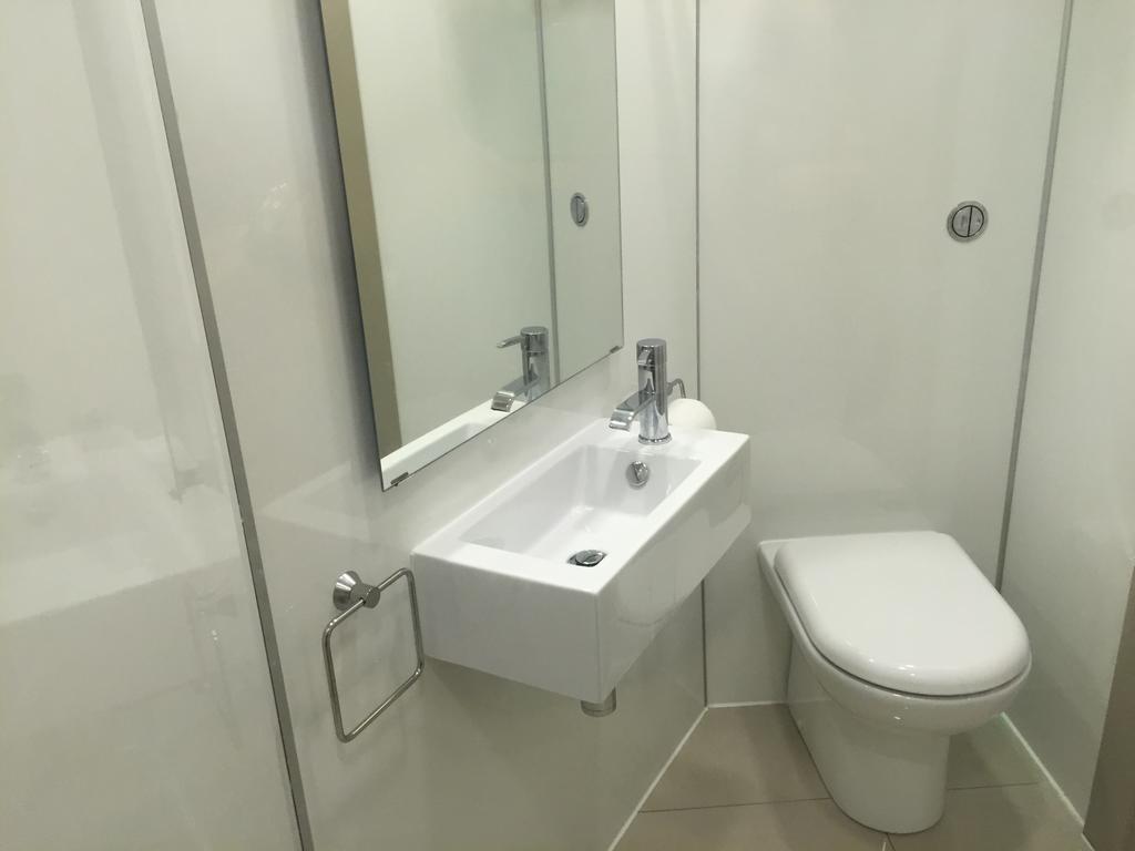 The Harbour Guest House Ірвін Екстер'єр фото